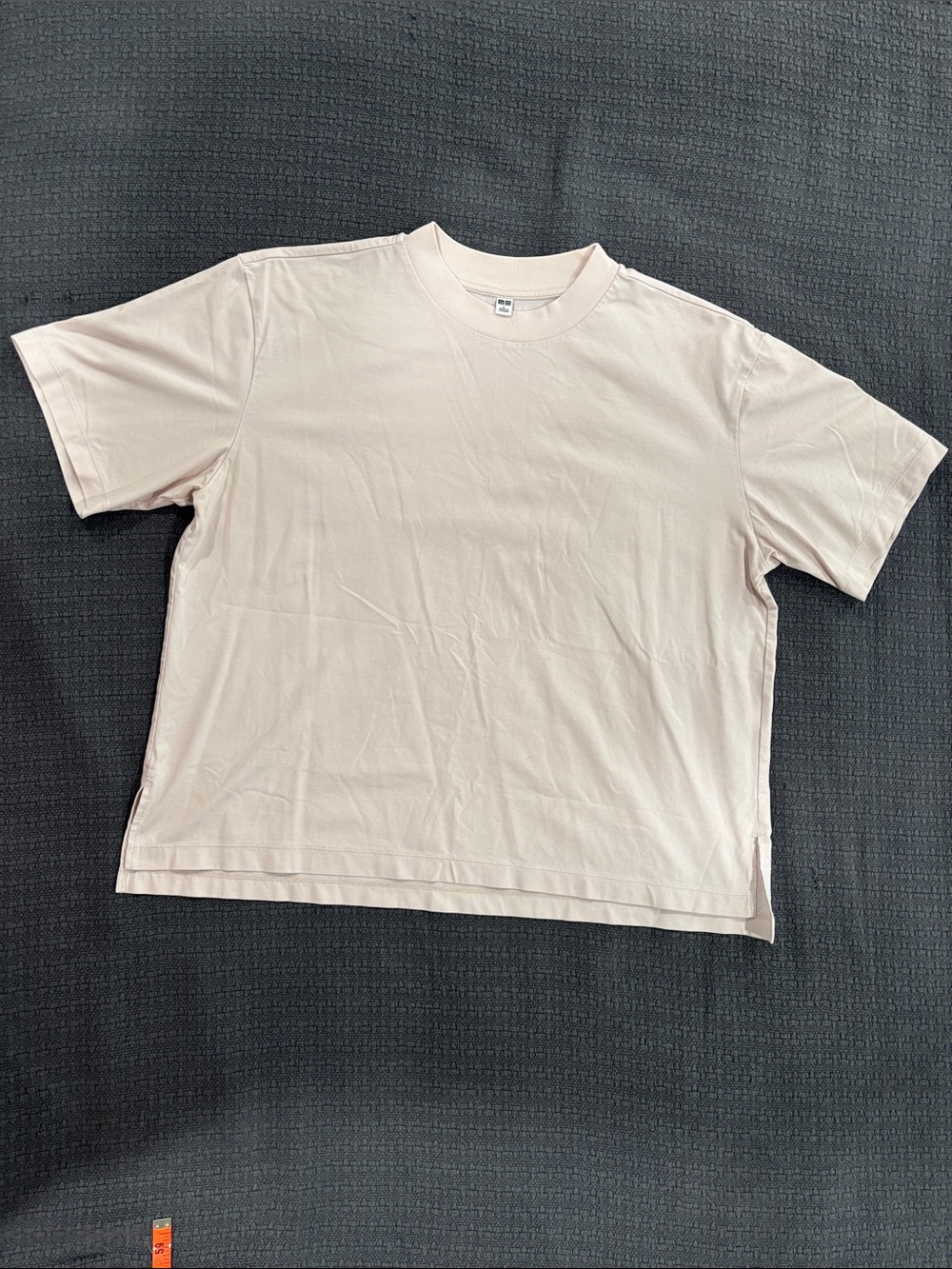 Uniqlo AIRism Short Sleeve Tee in Pale Pink
